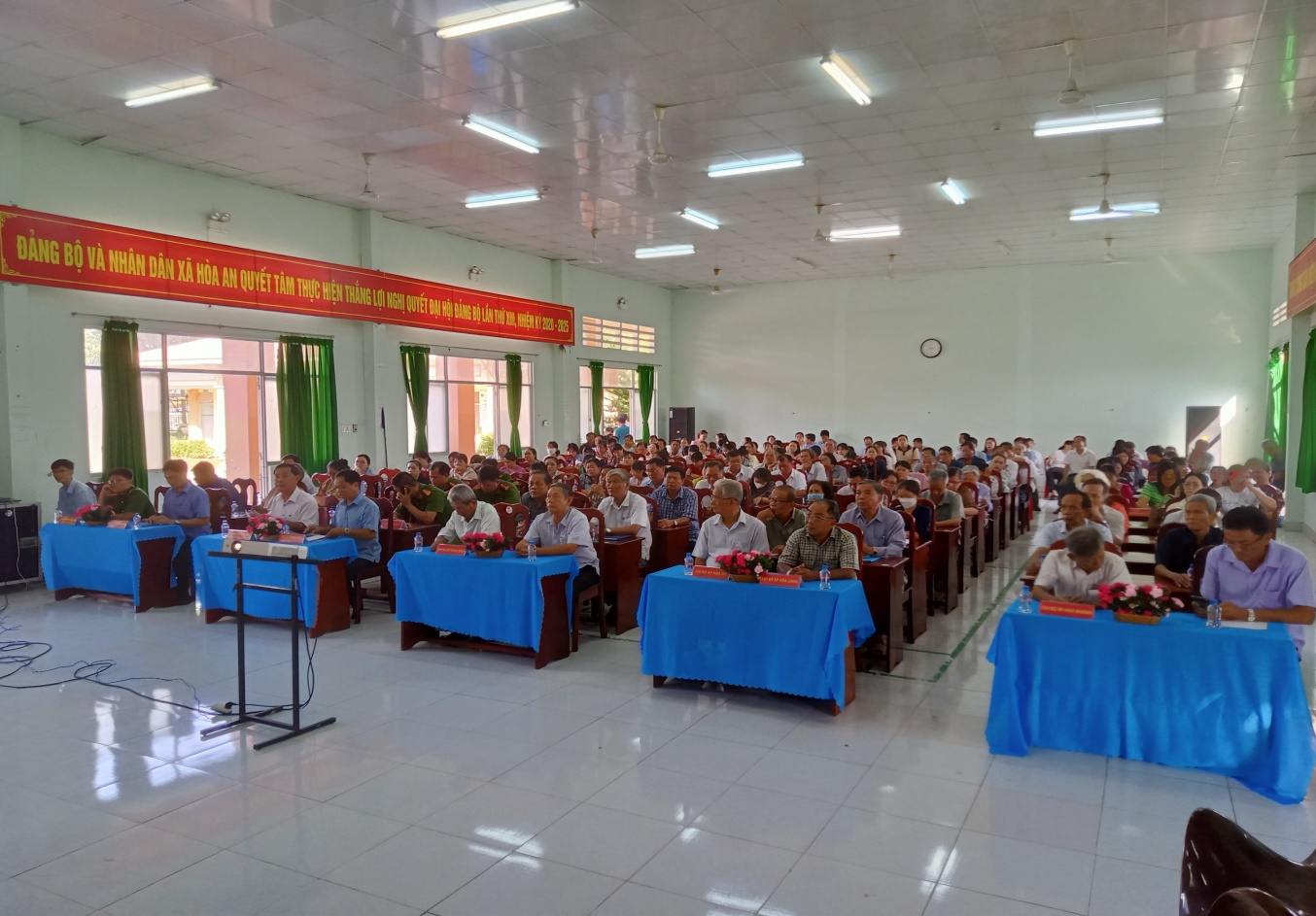 Tổ chức Hội nghị sinh hoạt chính trị, tư tưởng về nội dung bài viết “Tự hào và Tin tưởng dưới lá cờ vẻ vang của Đảng, quyết tâm xây dựng một nước Việt Nam ngày càng giàu mạnh, văn minh, văn hiến và anh hùng”  của cố Tổng Bí thư Nguyễn Phú Trọng 