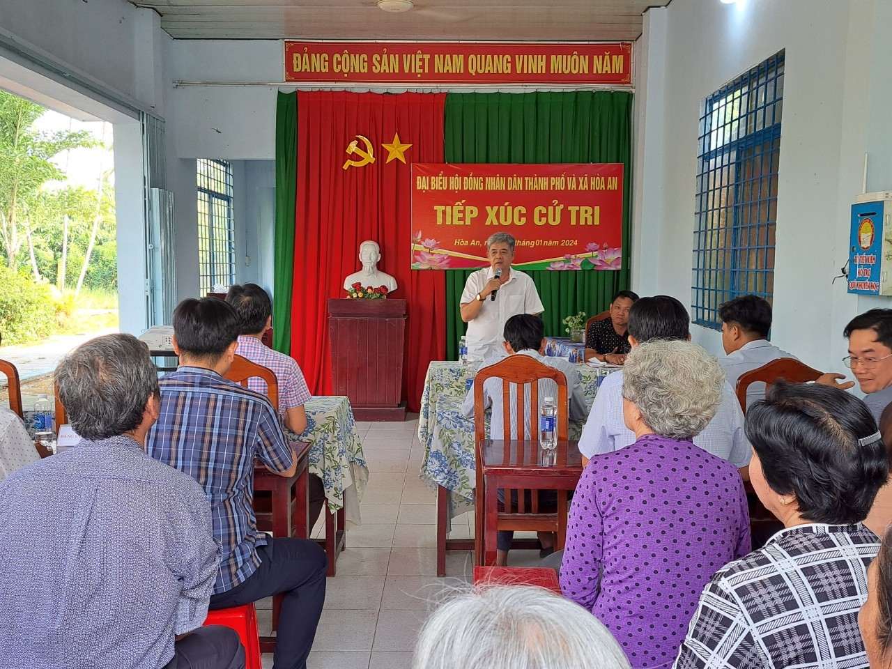 Đại biểu hội đồng nhân dân Thành phố tiếp xúc cử tri xã Hòa An  sau kỳ họp Hội đồng nhân dân lần thứ bảy